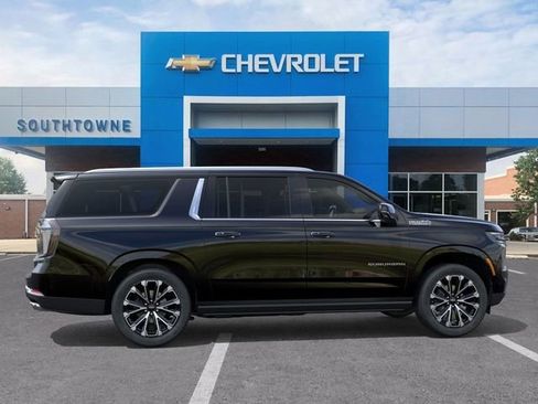 New 2026 Chevrolet Suburban High Country image 5