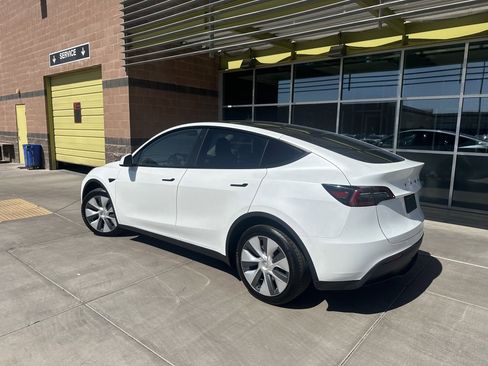Used 2023 Tesla Model Y Long Range image 4