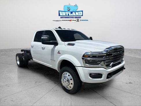 New 2026 RAM 5500 4x4 Crew Cab w/ Laramie Trim Package image 22
