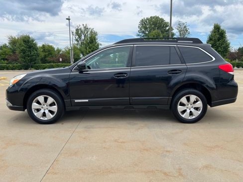 Used 2011 Subaru Outback 2.5i Premium AWD/4WD image 3