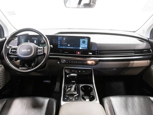 Used 2025 Kia Carnival FWD image 8