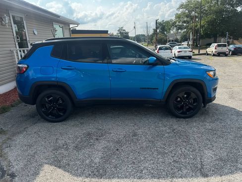 Used 2018 Jeep Compass Latitude AWD/4WD image 4