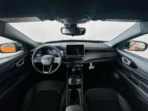 New 2026 Jeep Compass Latitude image 9