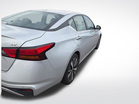 Used 2021 Nissan Altima 2.5 SV image 8