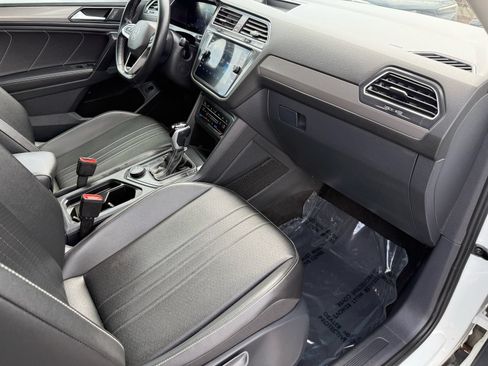 Used 2024 Volkswagen Tiguan SE AWD/4WD image 28