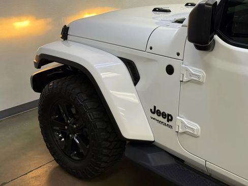 Used 2021 Jeep Wrangler Unlimited Sahara image 8