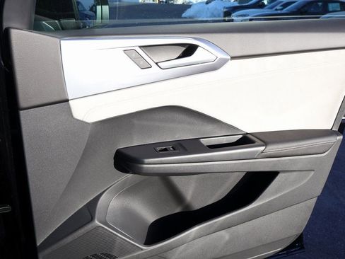 New 2025 Volkswagen Taos SE image 15