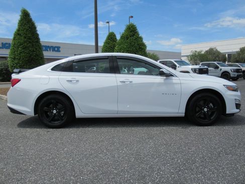 Used 2024 Chevrolet Malibu LS FWD image 2