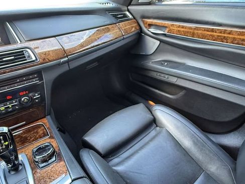 Used 2014 BMW 750i RWD image 15