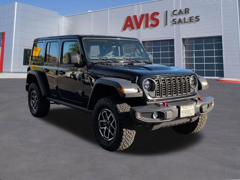 Used 2025 Jeep Wrangler Unlimited Rubicon image 3