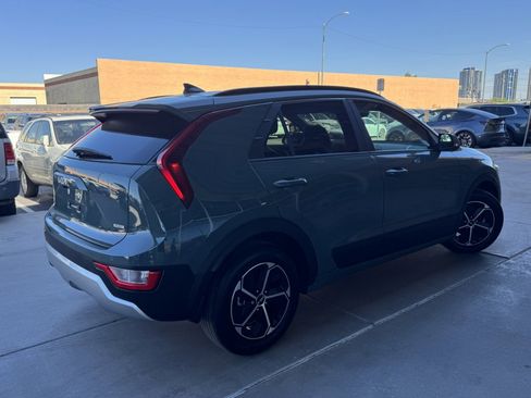 Used 2024 Kia Niro EX image 4