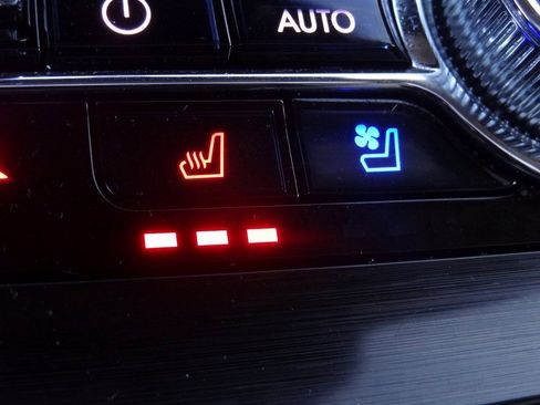 Certified 2021 Lincoln Nautilus Reserve image 37