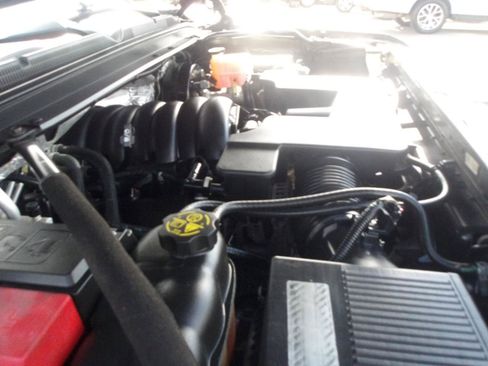 Used 2016 Chevrolet Suburban LT RWD image 27
