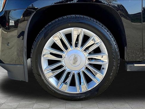 Used 2017 Cadillac Escalade Platinum AWD/4WD image 35