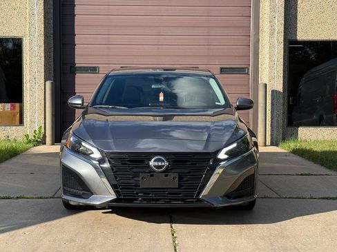 Used 2021 Nissan Altima 2.5 SR FWD image 2