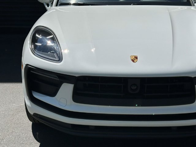 Used 2026 Porsche Macan AWD/4WD image 10