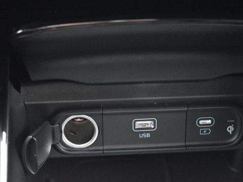 Used 2025 Kia Telluride EX w/ EX Captain's Chair Package FWD image 11