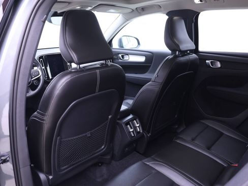 Used 2019 Volvo XC40 T5 Momentum image 16