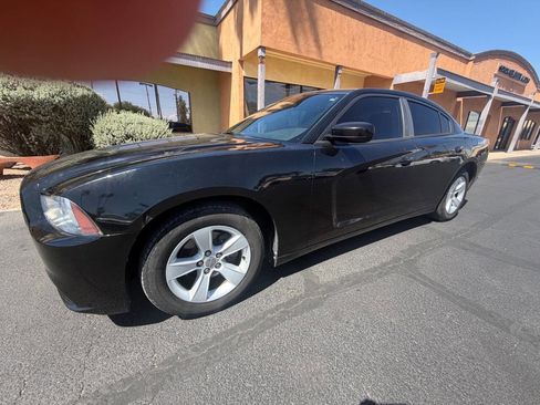 Used 2012 Dodge Charger SE RWD image 1