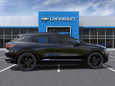 Used 2024 Chevrolet Equinox EV RS FWD image 5
