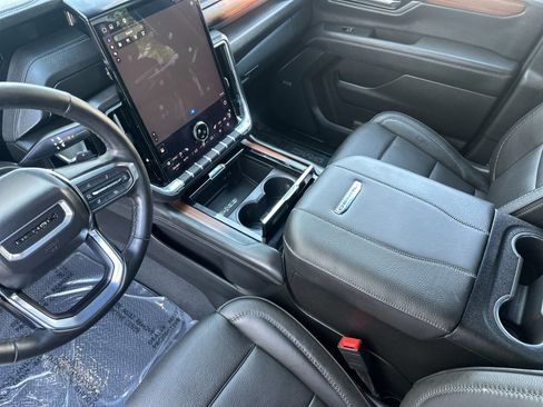 Used 2025 GMC Yukon Denali AWD/4WD image 9