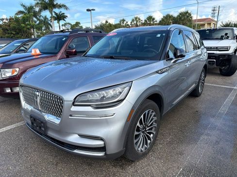 Used 2022 Lincoln Aviator AWD w/ Premium Package image 2