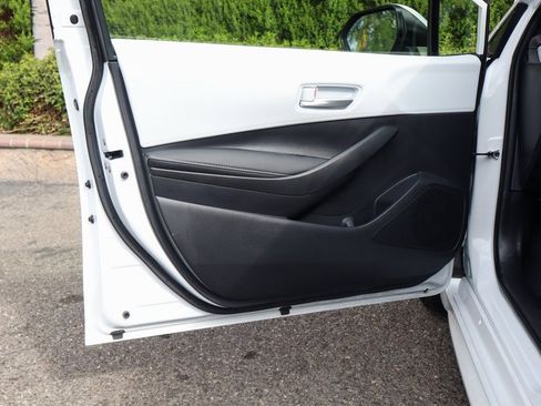 Used 2025 Toyota Corolla SE image 14