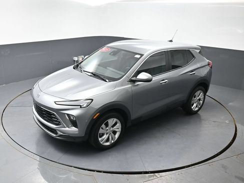 Used 2025 Buick Encore GX Preferred AWD/4WD image 45
