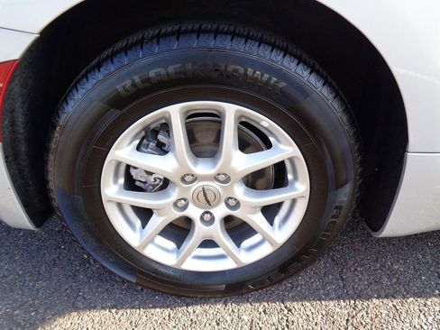 Certified 2024 Chrysler Pacifica Touring-L image 19