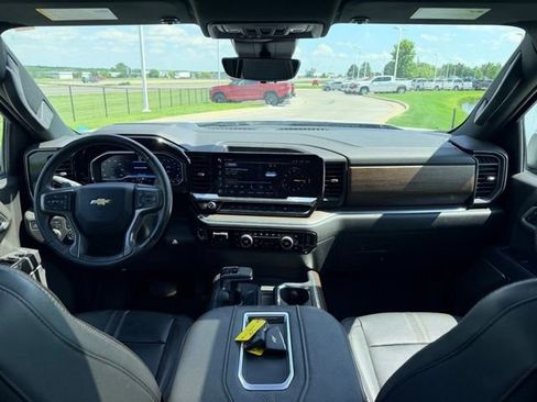 Used 2022 Chevrolet Silverado 1500 High Country w/ High Country Premium Package AWD/4WD image 6