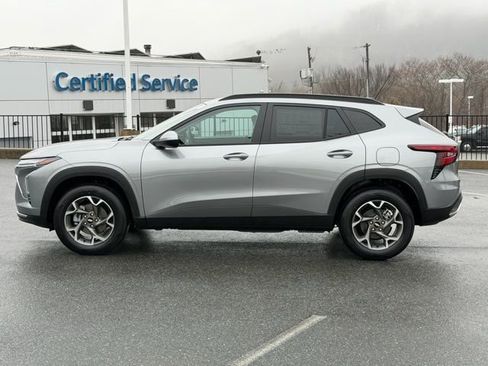 New 2026 Chevrolet Trax LT w/ Driver Confidence Package image 10