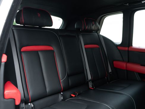 Used 2022 Rolls-Royce Cullinan AWD/4WD image 28