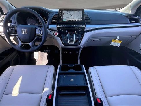 New 2026 Honda Odyssey Touring image 5