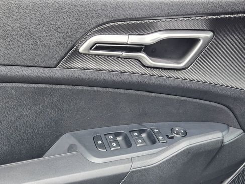 Used 2025 Kia Sportage LX FWD image 21