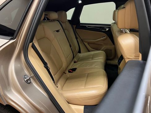 Used 2017 Porsche Macan BASE image 34