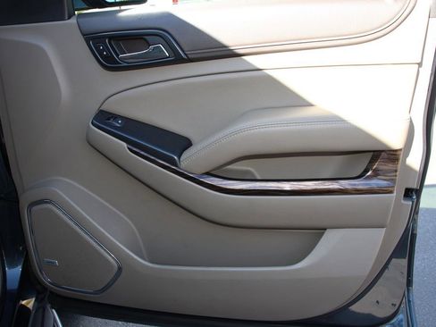 Used 2020 GMC Yukon XL SLT w/ Premium Edition image 29