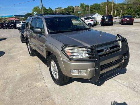 Used 2004 Toyota 4Runner SR5 AWD/4WD image 10
