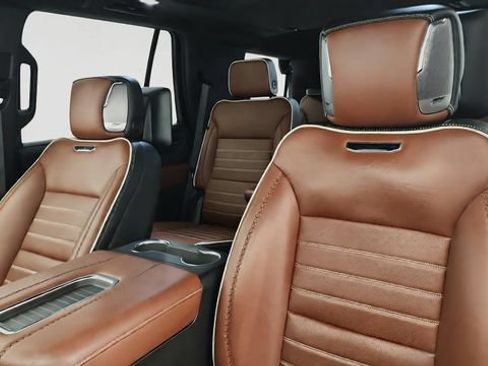 Used 2023 GMC Yukon Denali Ultimate AWD/4WD image 10