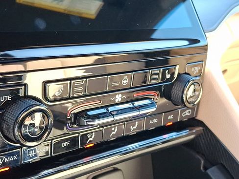 New 2025 Jeep Grand Cherokee Limited w/ Trailer Tow Package image 13