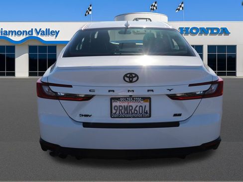 Used 2025 Toyota Camry SE image 5