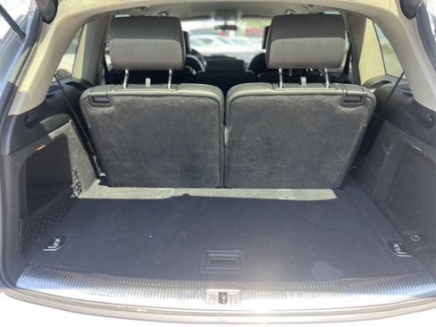 Used 2011 Audi Q7 3.0T Premium image 12