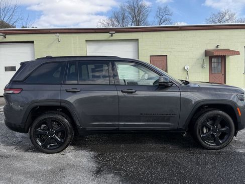 Used 2023 Jeep Grand Cherokee Altitude image 2