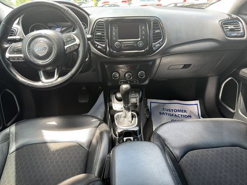 Used 2018 Jeep Compass Latitude AWD/4WD image 9