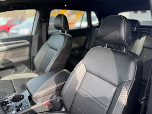 Used 2022 Volkswagen Atlas Cross Sport SEL image 22