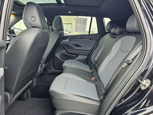 Certified 2025 Volkswagen Tiguan SE R-Line AWD/4WD image 12
