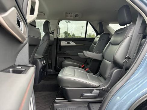 Used 2025 Ford Explorer Active w/ Active Comfort Package RWD image 16