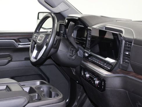 Used 2024 GMC Sierra 1500 SLT AWD/4WD image 33