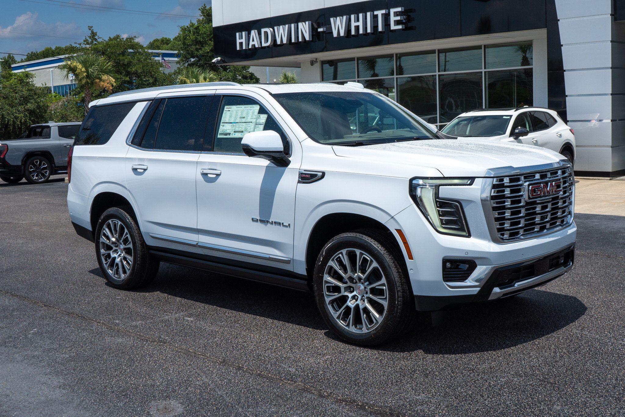 New 2026 GMC Yukon Denali w/ Denali Reserve Package AWD/4WD image 1