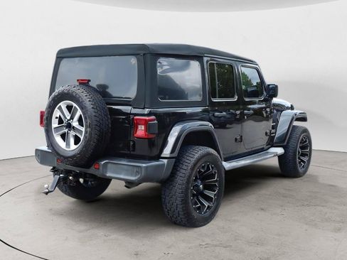 Used 2018 Jeep Wrangler Unlimited Sahara AWD/4WD image 10
