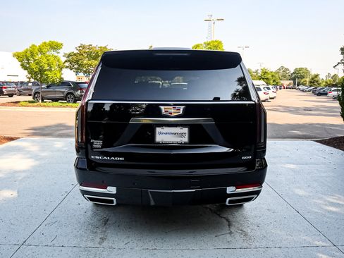 Used 2026 Cadillac Escalade ESV Luxury AWD/4WD image 9